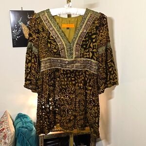 Gorgeous burnout velvet top